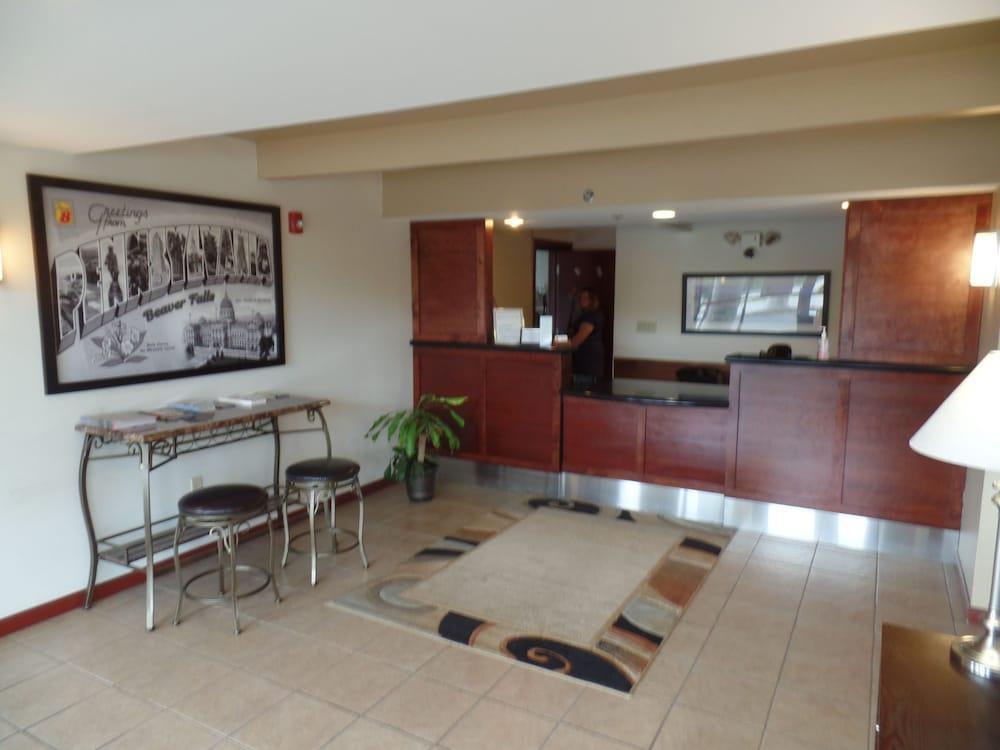 Super 8 By Wyndham Beaver Falls Екстериор снимка