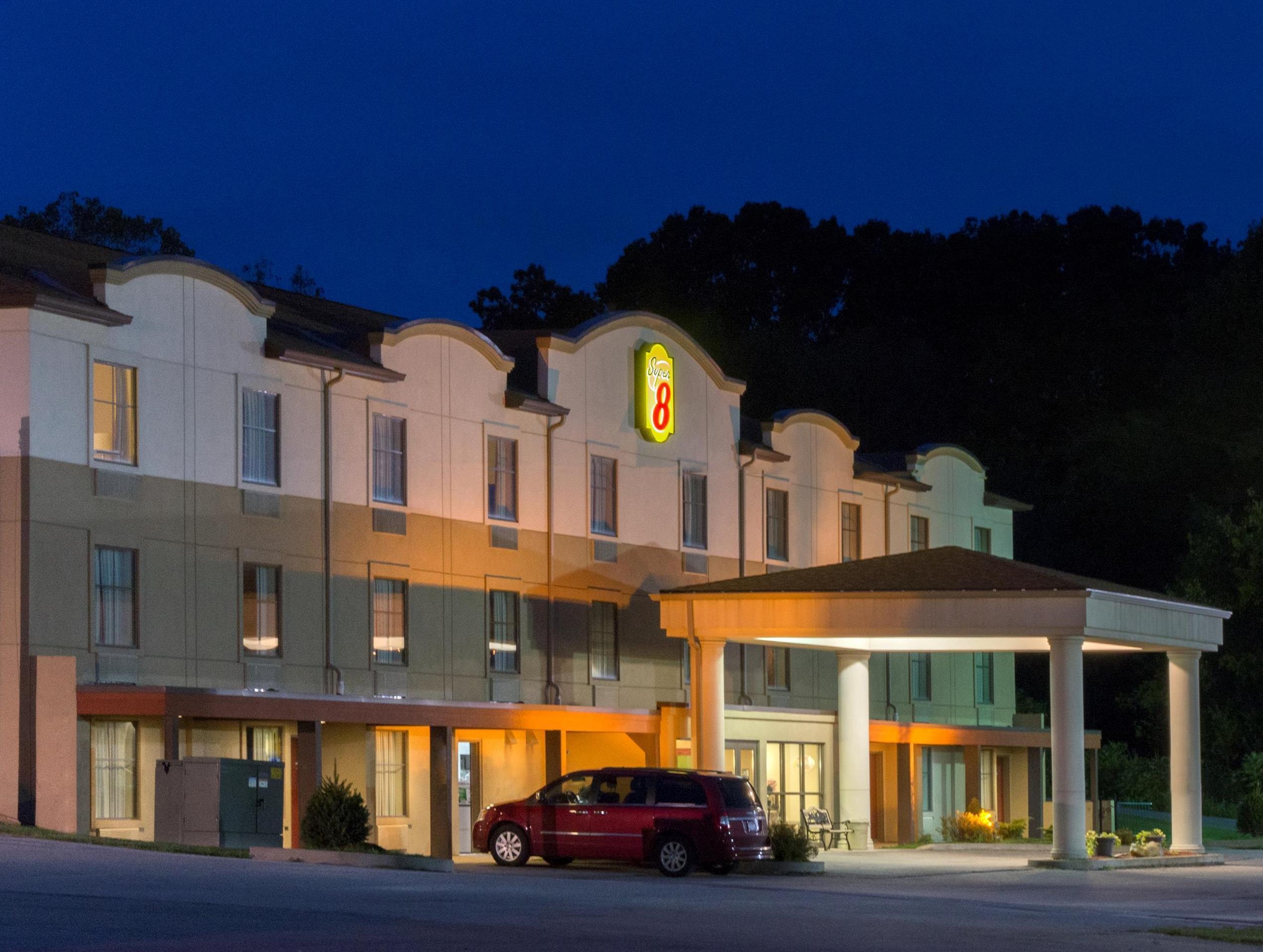 Super 8 By Wyndham Beaver Falls Екстериор снимка