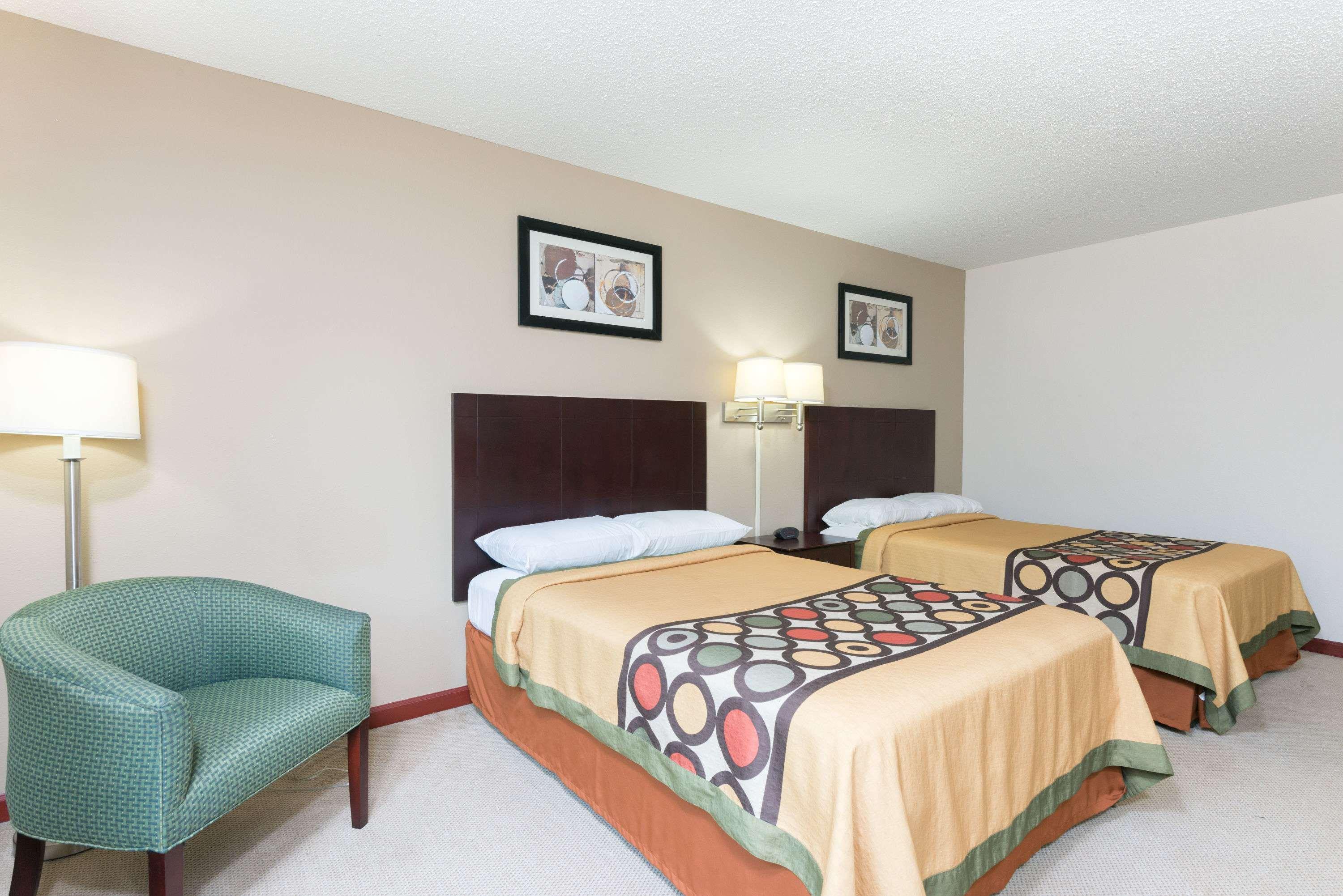 Super 8 By Wyndham Beaver Falls Екстериор снимка