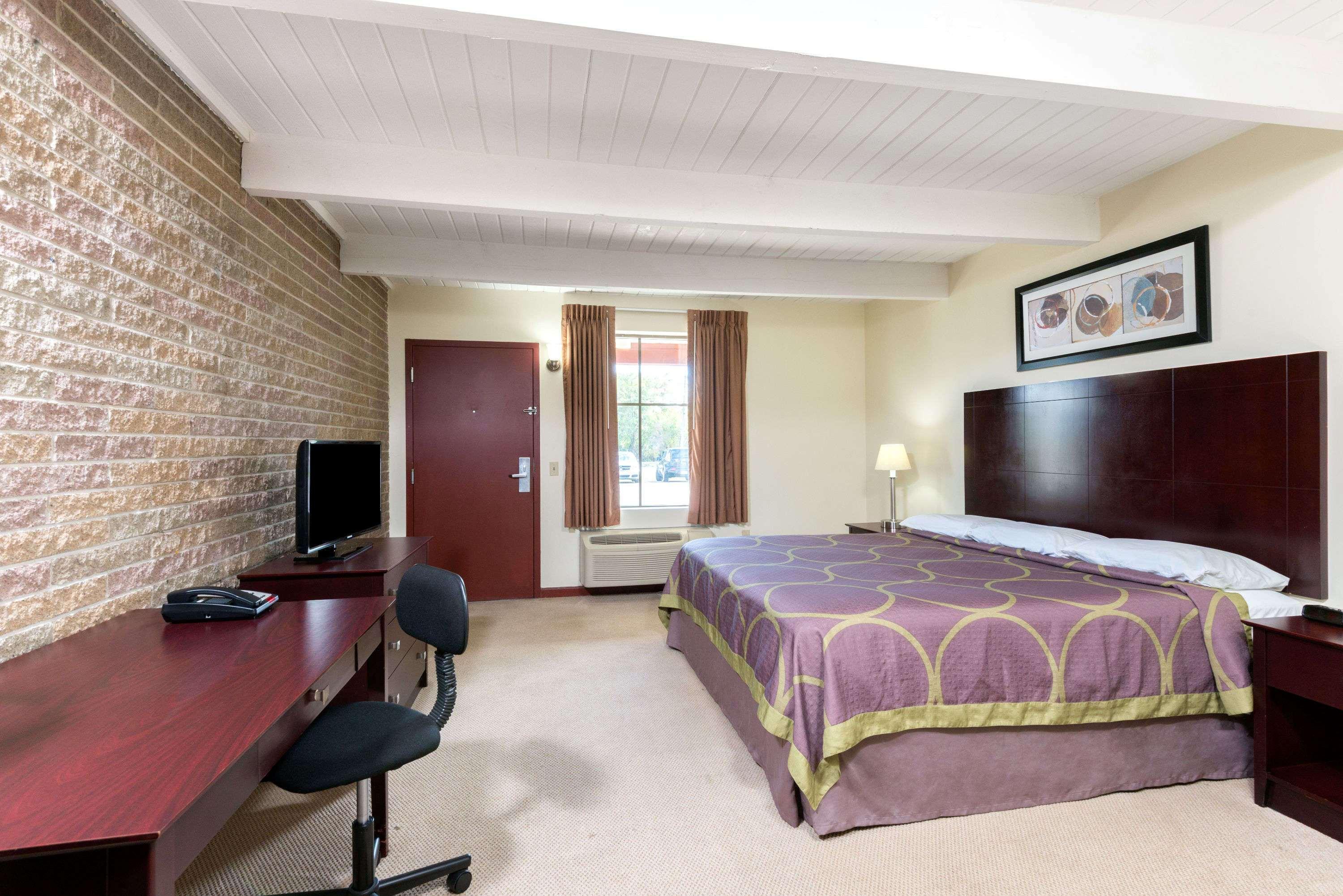 Super 8 By Wyndham Beaver Falls Екстериор снимка